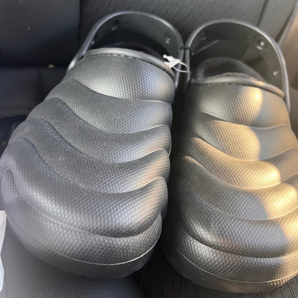 CROCS Black Fleece-Lined Clogs